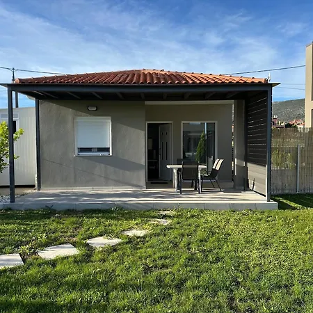 Taras Feriehus Karavádhos