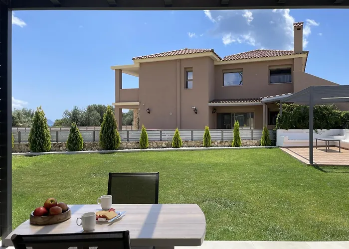 Taras Nyaraló Karavádosz